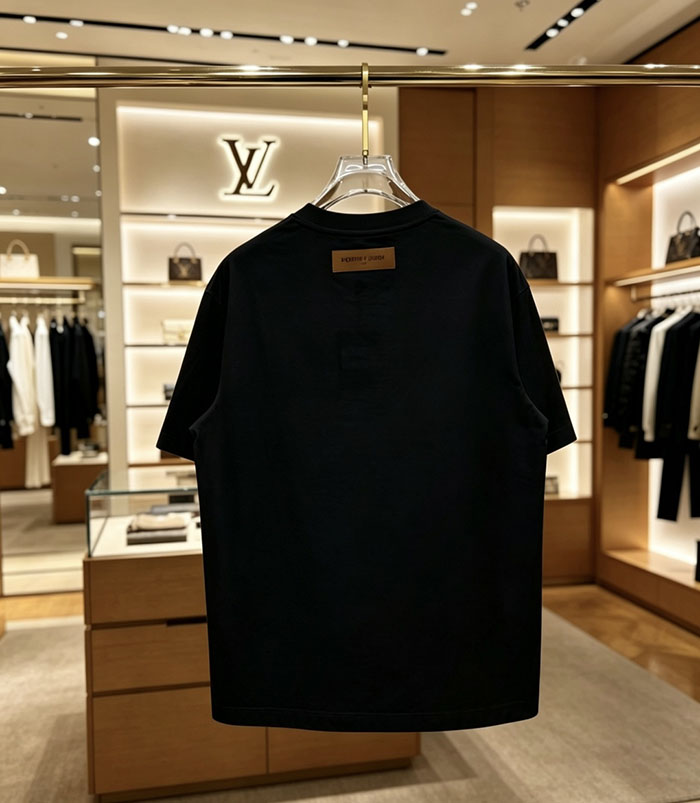 ルイヴィトン服コピー 人気店 Louis Vuitton コットン100% 2026年春夏 最新半袖クルーネックTシャツ ― ハイエンドなカスタムデザイン JP4649(1028)ルイヴィトン T シャツ 新作 - 画像 (3)