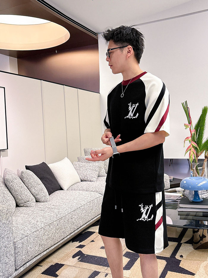 最高級ルイヴィトンスーパーコピー Louis Vuitton 2026年夏最新クラシックデザイン半袖Tシャツ&ショーツセット clothes202600669 ルイヴィトン Tシャツ 短パン セットアップ - 画像 (2)