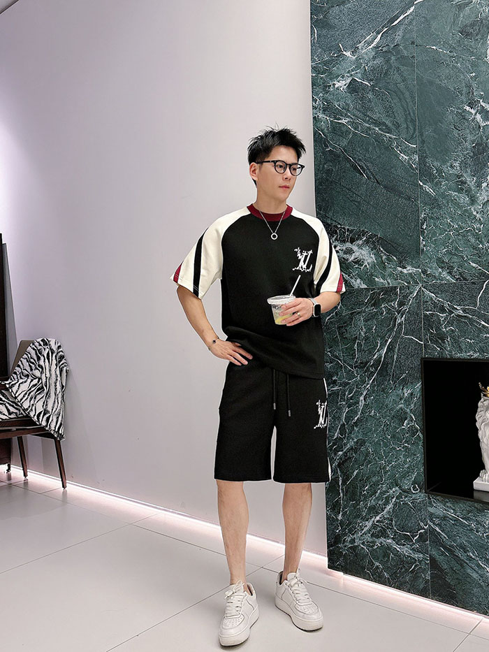 最高級ルイヴィトンスーパーコピー Louis Vuitton 2026年夏最新クラシックデザイン半袖Tシャツ&ショーツセット clothes202600669 ルイヴィトン Tシャツ 短パン セットアップ - 画像 (8)