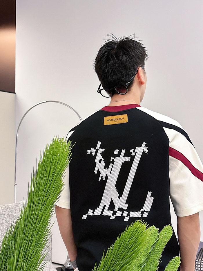 最高級ルイヴィトンスーパーコピー Louis Vuitton 2026年夏最新クラシックデザイン半袖Tシャツ&ショーツセット clothes202600669 ルイヴィトン Tシャツ 短パン セットアップ - 画像 (5)