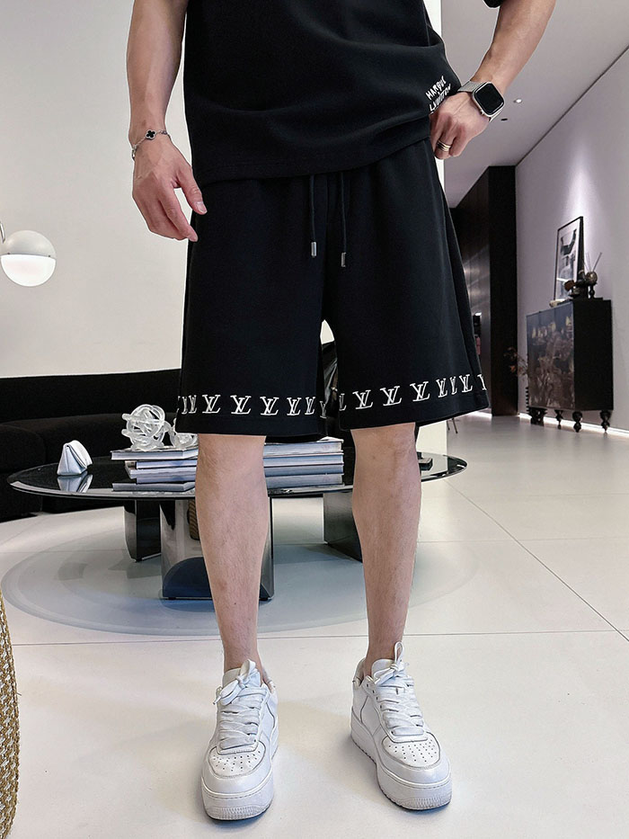 最高級ルイヴィトンスーパーコピー Louis Vuitton 2026年夏最新クラシックデザイン ポロシャツ&ショーツセット clothes202600671 ポロシャツ 短パン セットアップ 黒 - 画像 (4)