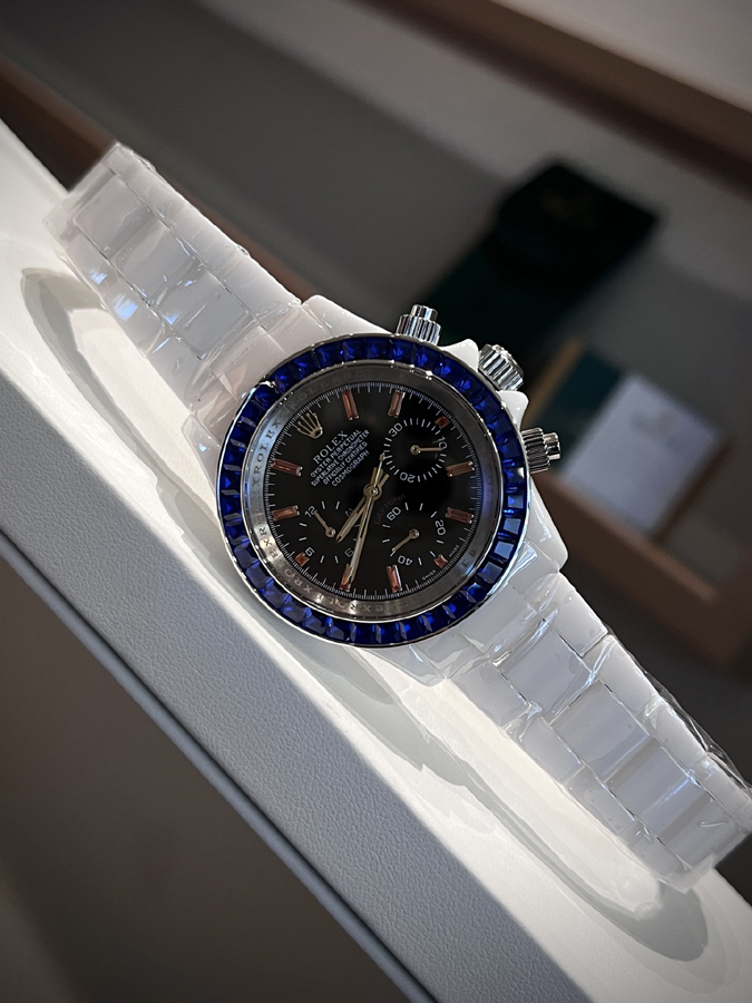 ブランド腕時計専門店 通販 ROLEX デイトナ カスタム ブラック オレンジ針 ブルーサファイア ベゼル ホワイト ラバーベルト 自動巻きロレックス時計コピー - 画像 (5)