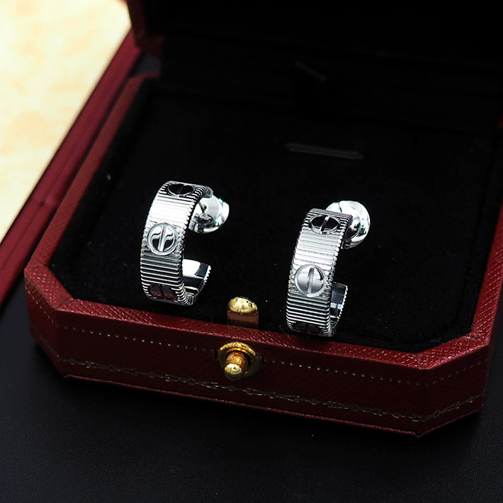 カルティエのジュエリー カルティエコピー Cartier LOVEフープイヤリング スモールモデル ビスモチーフ ラブピアス 2701238 カルティエ ピアス 芸能人 - 画像 (8)