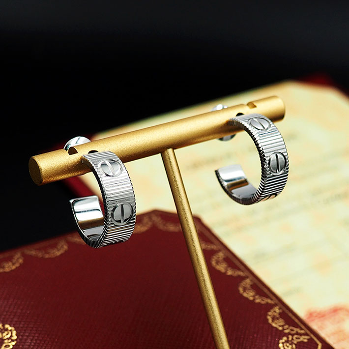 カルティエのジュエリー カルティエコピー Cartier LOVEフープイヤリング スモールモデル ビスモチーフ ラブピアス 2701238 カルティエ ピアス 芸能人 - 画像 (7)