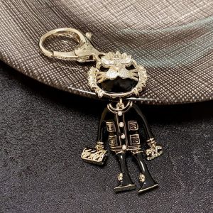 シャネル キーホルダー 人形