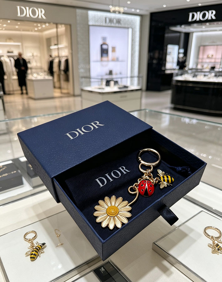 ディオール アウトレット店舗 ディオールコピー Dior Daisy バッグチャーム キーホルダー キーリング 2701125 ディオール キーホルダー 花 - 画像 (6)