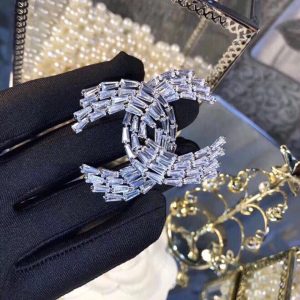 シャネル ブローチ 値段