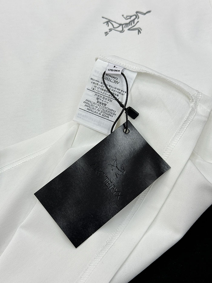 アークテリクス 服 コピー 人気店 ARC'TERYX 26SS アークテリクス ノーバン ダウンワードロゴ半袖Tシャツ JP2525(010680) アークテリクス ノーバン tシャツ - 画像 (6)