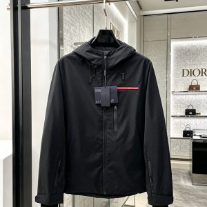 プラダ ジャケット メンズ コーデ