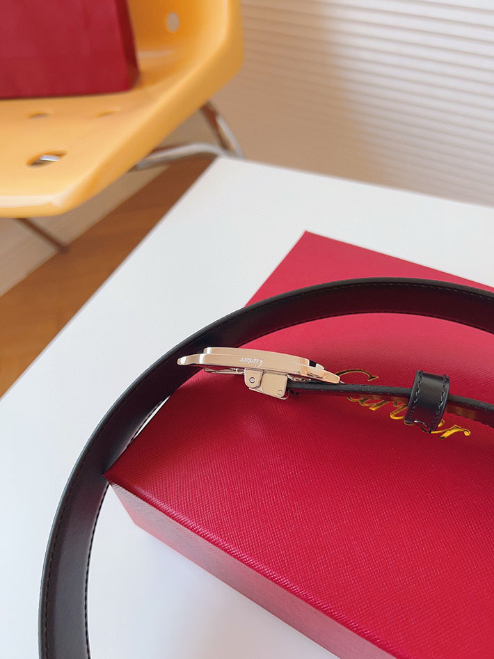 カルティエ レザーベルト 店舗 CARTIER メンズ 35mm リバーシブルレザーベルト タンクベルト ロゴバックル 2702108 カルティエ ベルト交換 - 画像 (4)