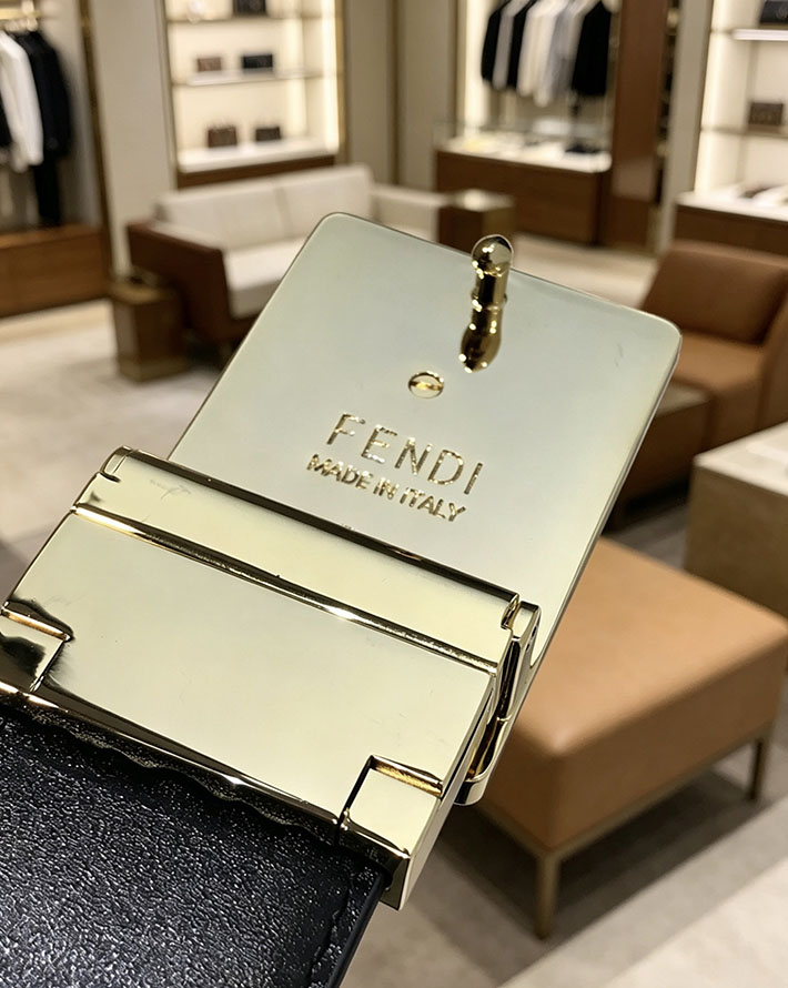 フェンディ アウトレット店舗 FENDI メンズ 35mm モンスターアイモチーフバックル レザーベルト 2702222 フェンディ ベルト リバーシブル - 画像 (3)