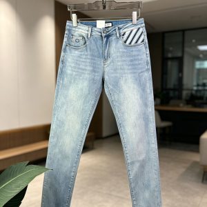 グッチ テーパードパンツ