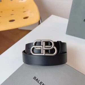 バレンシアガ ベルト 値段