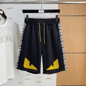 ショートパンツ メンズコーデ