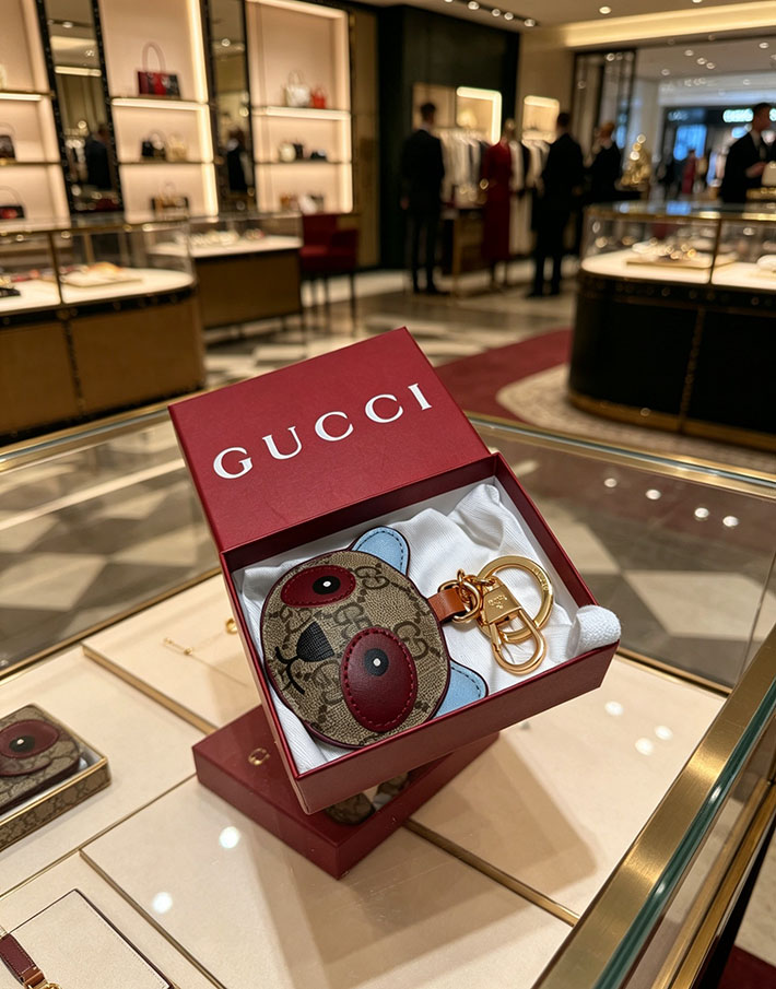 グッチ アウトレット店舗 グッチ新作 GUCCI パンダ シェイプ チャーム ベージュ&ダークブラウン 821890 9AAG1 8077 グッチ キーホルダー レディース - 画像 (6)