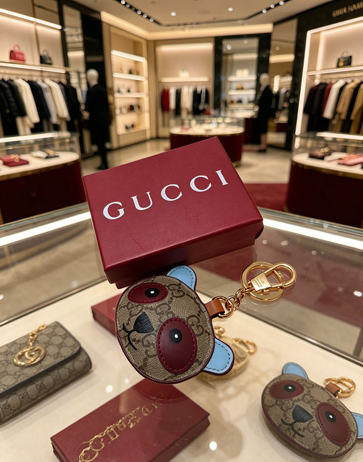 グッチ アウトレット店舗 グッチ新作 GUCCI パンダ シェイプ チャーム ベージュ&ダークブラウン 821890 9AAG1 8077 グッチ キーホルダー レディース - 画像 (5)