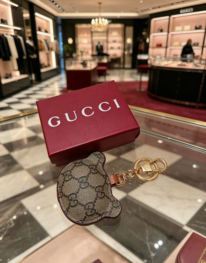 グッチ アウトレット店舗 グッチ新作 GUCCI パンダ シェイプ チャーム ベージュ&ダークブラウン 821890 9AAG1 8077 グッチ キーホルダー レディース - 画像 (3)