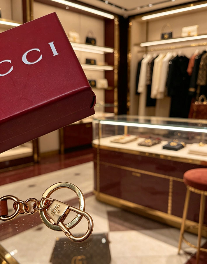 グッチ アウトレット店舗 グッチ新作 GUCCI パンダ シェイプ チャーム ベージュ&ダークブラウン 821890 9AAG1 8077 グッチ キーホルダー レディース - 画像 (2)