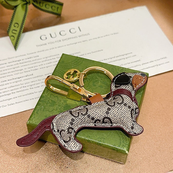 グッチ アウトレット店舗 グッチ新作 GUCCI ドッグ シェイプ バッグ チャーム ベージュ&ダークブラウン 821812 9AAGV 8076 GUCCI キーリング 人気 - 画像 (6)