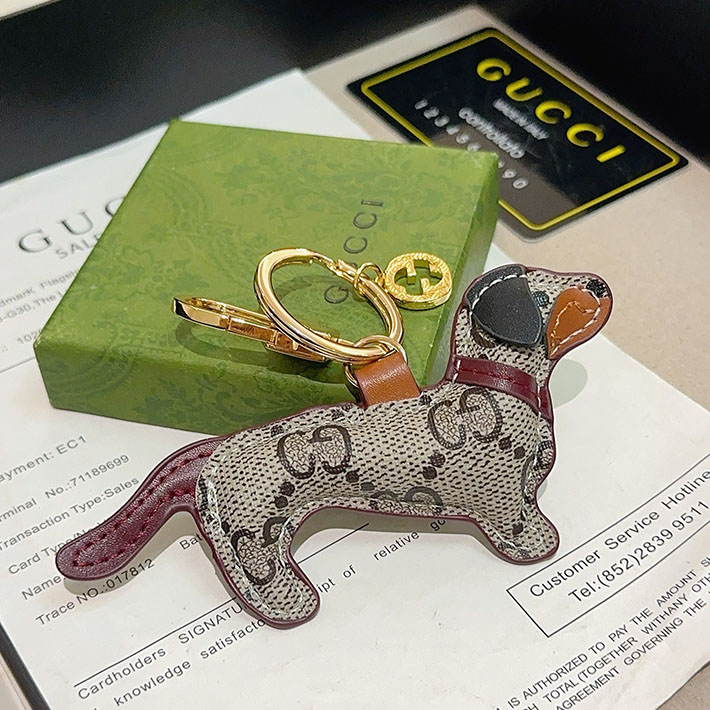 グッチ アウトレット店舗 グッチ新作 GUCCI ドッグ シェイプ バッグ チャーム ベージュ&ダークブラウン 821812 9AAGV 8076 GUCCI キーリング 人気 - 画像 (5)