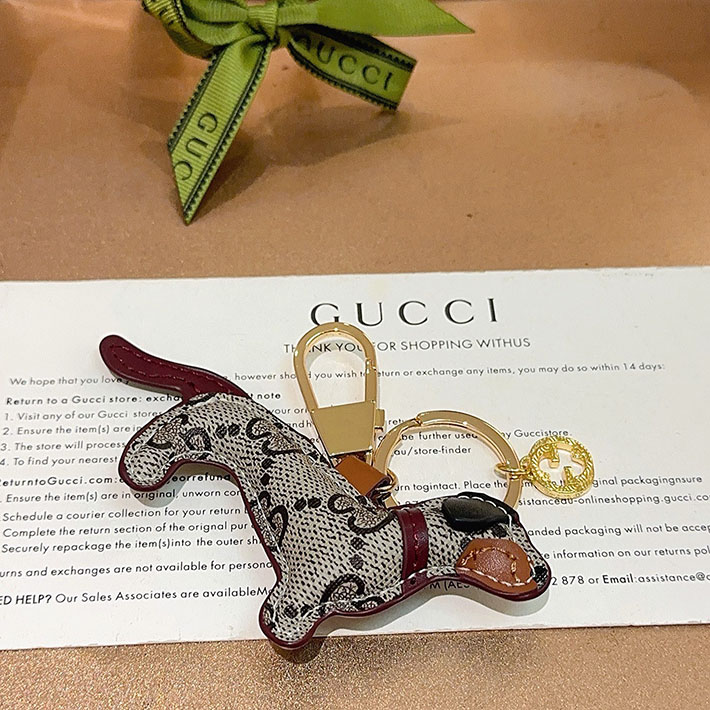 グッチ アウトレット店舗 グッチ新作 GUCCI ドッグ シェイプ バッグ チャーム ベージュ&ダークブラウン 821812 9AAGV 8076 GUCCI キーリング 人気 - 画像 (4)