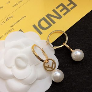 フェンディ ピアス パール
