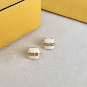 フェンディ ピアス アウトレット