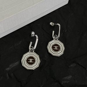 セリーヌ ノットピアス 芸能人