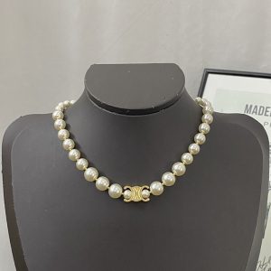 セリーヌ ネックレス 値段