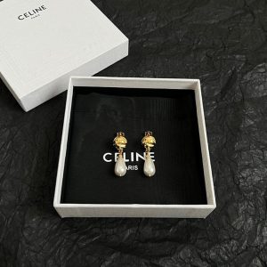 セリーヌ ピアス トリオンフ