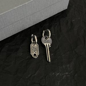バレンシアガ ピアス メンズ