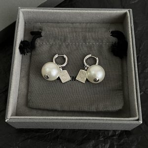 バレンシアガ ピアス 安い