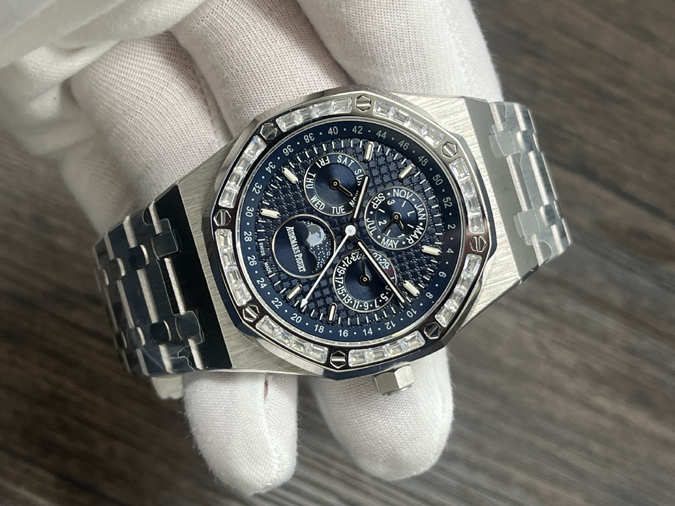 オーデマピゲスーパーコピー N級品通販AP ロイヤルオーク 26574ST 万年暦 ブルーダイヤル 後付ダイヤ スターダスト 高級感 オーデマピゲ時計レディース - 画像 (3)