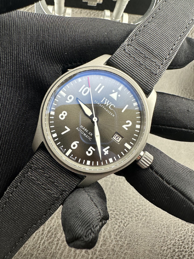 ブランド腕時計専門店 通販 IWC パイロット・ウォッチ マークXX パトロワ・スイス IW328209|チタニウム 40mm スレートグレーダイヤル iwc 時計 店舗 - 画像 (3)
