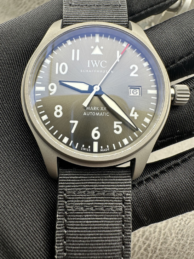 ブランド腕時計専門店 通販 IWC パイロット・ウォッチ マークXX パトロワ・スイス IW328209|チタニウム 40mm スレートグレーダイヤル iwc 時計 店舗 - 画像 (4)