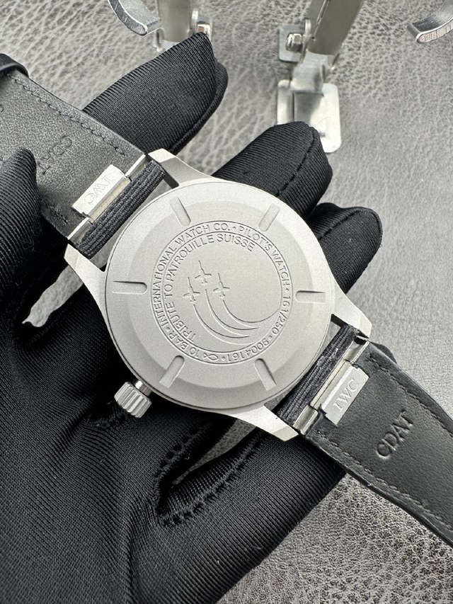 ブランド腕時計専門店 通販 IWC パイロット・ウォッチ マークXX パトロワ・スイス IW328209|チタニウム 40mm スレートグレーダイヤル iwc 時計 店舗 - 画像 (7)