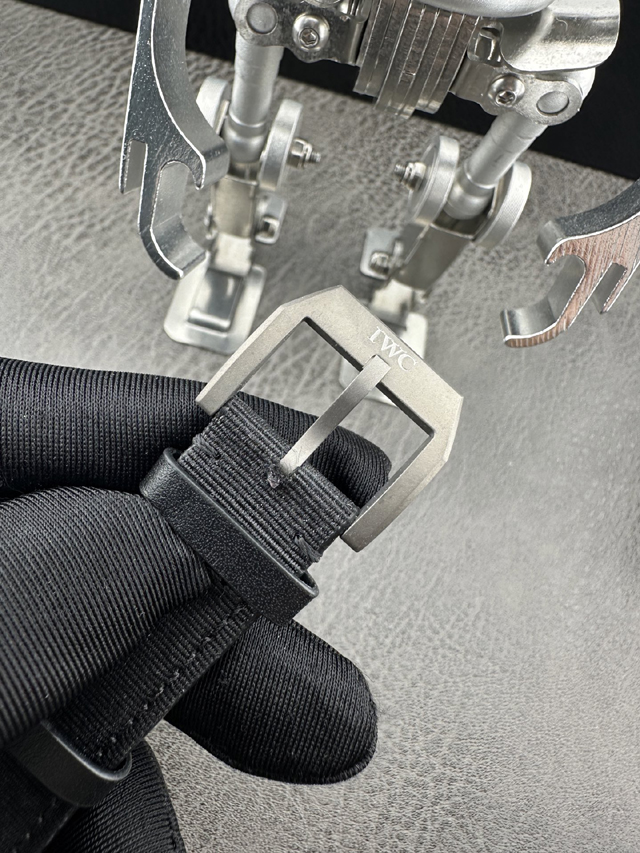 ブランド腕時計専門店 通販 IWC パイロット・ウォッチ マークXX パトロワ・スイス IW328209|チタニウム 40mm スレートグレーダイヤル iwc 時計 店舗 - 画像 (9)