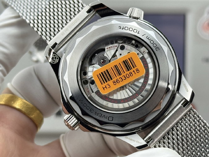 高級腕時計スーパーコピー オメガ(OMEGA) シーマスター ダイバー 300M 007 エディション オメガ 時計 スピードマスター - 画像 (7)