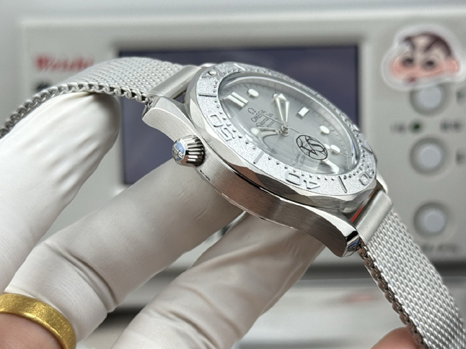 高級腕時計スーパーコピー オメガ(OMEGA) シーマスター プラネットオーシャン 600M ブランド時計 コピー - 画像 (4)