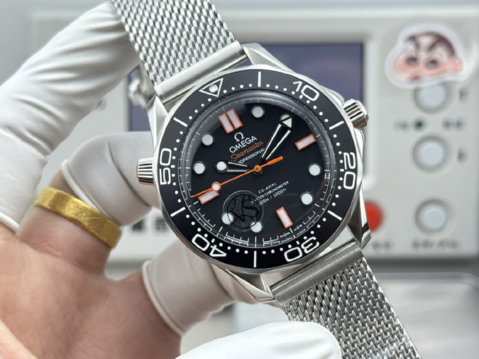 高級腕時計スーパーコピー オメガ(OMEGA) シーマスター ダイバー 300M 007 エディション オメガ スーパーコピー - 画像 (2)
