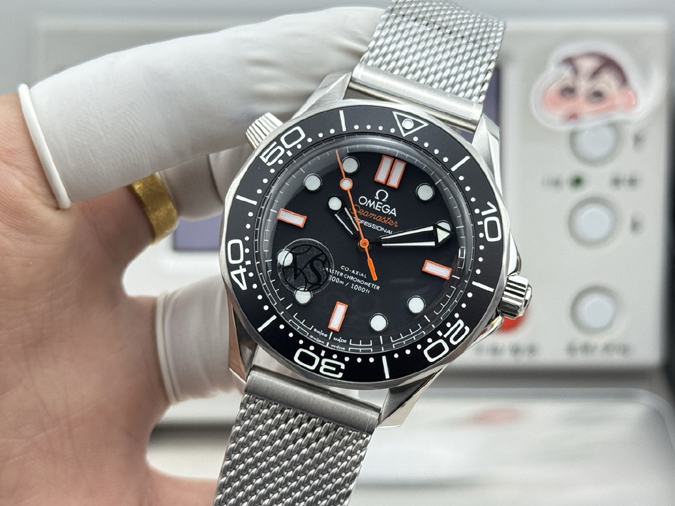 高級腕時計スーパーコピー オメガ(OMEGA) シーマスター ダイバー 300M 007 エディション オメガ スーパーコピー - 画像 (3)