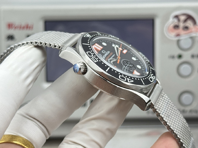 高級腕時計スーパーコピー オメガ(OMEGA) シーマスター ダイバー 300M 007 エディション オメガ スーパーコピー - 画像 (5)