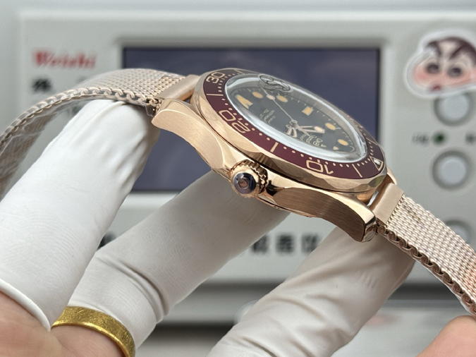 高級腕時計スーパーコピー オメガ(OMEGA) シーマスター ダイバー 300M ブロンズゴールド エディション高級腕時計スーパーコピー - 画像 (5)