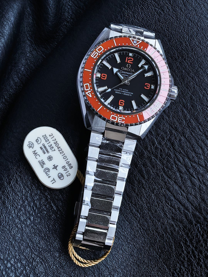 高級腕時計スーパーコピー オメガ OMEGA オメガ シーマスター プラネットオーシャン 600m オレンジセラミックベゼル ステンレススチールブレスレット モデル 高級時計 コピー - 画像 (2)