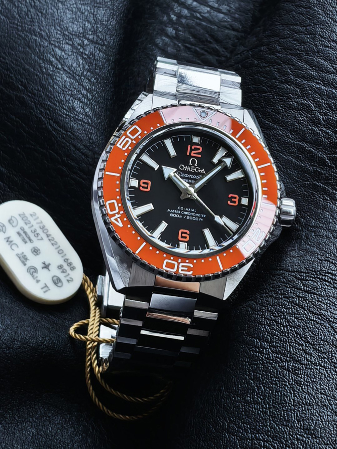 高級腕時計スーパーコピー オメガ OMEGA オメガ シーマスター プラネットオーシャン 600m オレンジセラミックベゼル ステンレススチールブレスレット モデル 高級時計 コピー - 画像 (3)