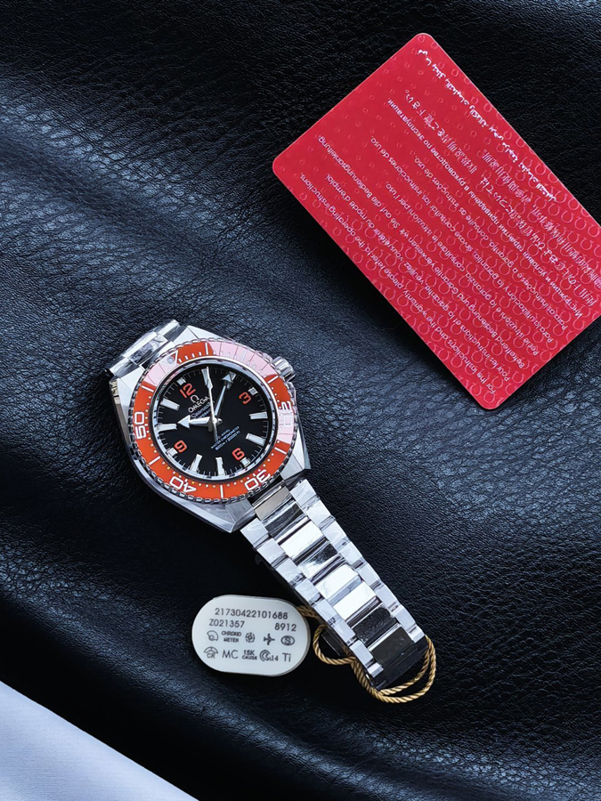 高級腕時計スーパーコピー オメガ OMEGA オメガ シーマスター プラネットオーシャン 600m オレンジセラミックベゼル ステンレススチールブレスレット モデル 高級時計 コピー - 画像 (5)