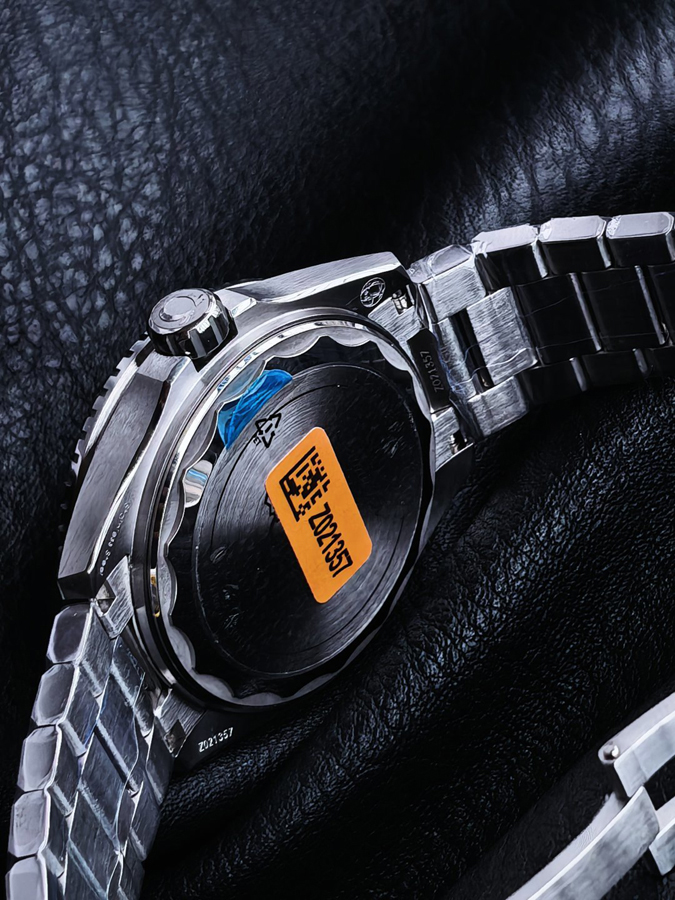 高級腕時計スーパーコピー オメガ OMEGA オメガ シーマスター プラネットオーシャン 600m オレンジセラミックベゼル ステンレススチールブレスレット モデル 高級時計 コピー - 画像 (9)