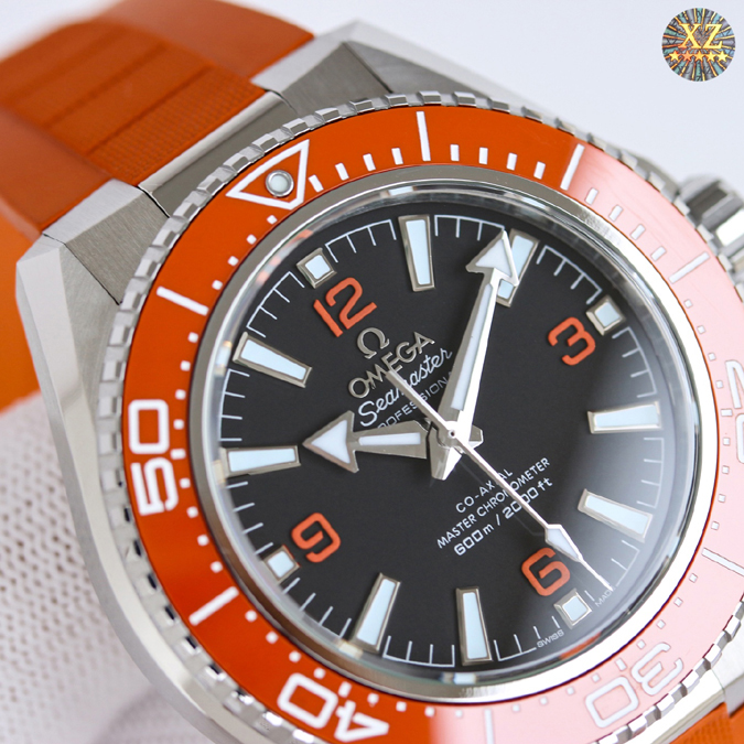 高級腕時計スーパーコピー オメガ OMEGA オメガ シーマスター プラネットオーシャン 600m 42mm オレンジベゼル ブラック文字盤 チタニウム ラバーストラップ メンズ 時計 オメガ 時計 安い - 画像 (5)