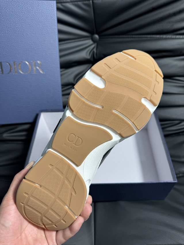 ブランド 靴 買取【ディオール】DIOR B22 スニーカー ダッドスニーカー オフホワイト ブラック 厚底 ガムソール メッシュ レザー パッチワーク ディオール B22 スニーカー - 画像 (8)