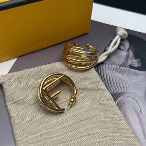 フェンディ ピアス レディース